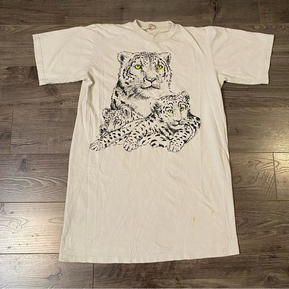 Vintage T-shirt dress / nightie snow leopard cat family 100 % Cotton Hong Kong - Picture 1 of 7